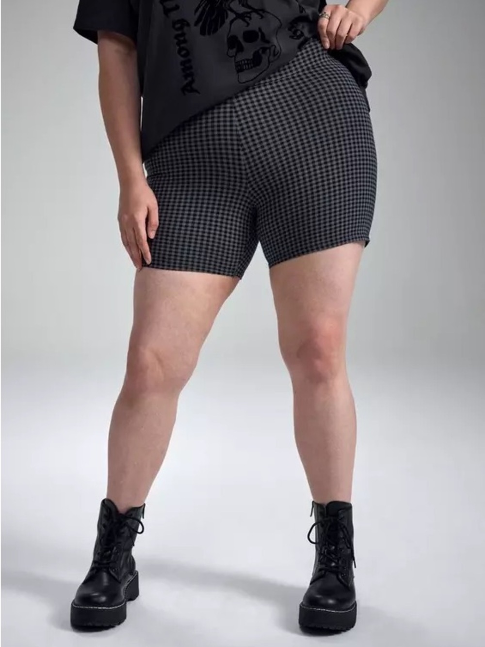 Torrid Nightfall Graphic Plaid print gray black check Bike Shorts sz0 5” inseam
